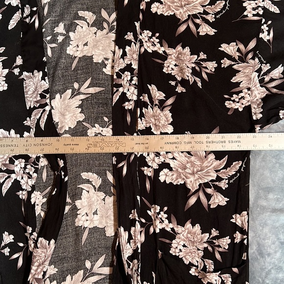 Spiritual Gangster Maya Floral Print Kimono, black and white, sz. OS - Picture 11 of 16